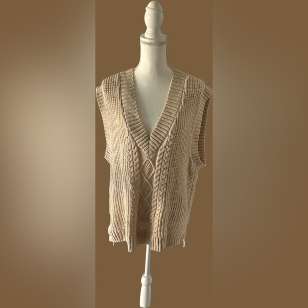 Chic V-Neck Cable Knit Sweater Vest